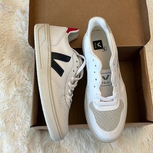 VEJA white natural sneakers size 9